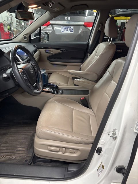 Used 2017 Honda Pilot Touring image 3