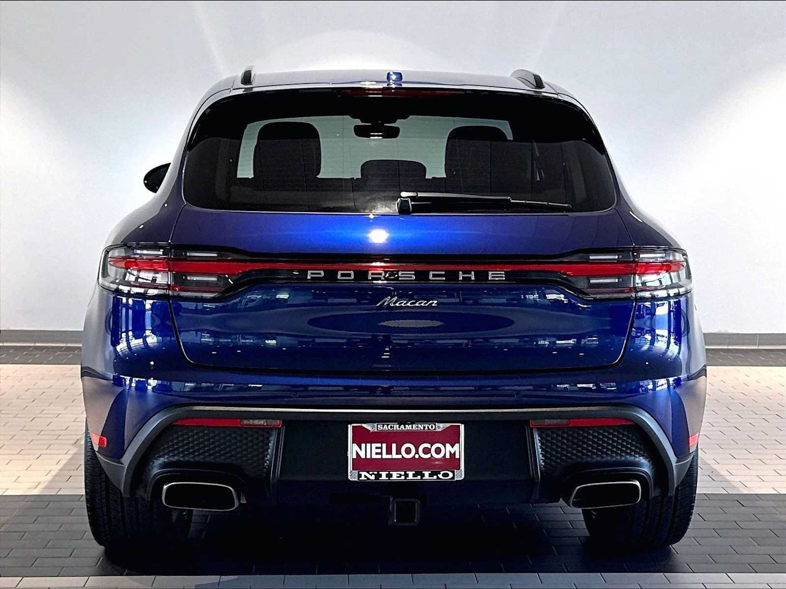 Used 2025 Porsche Macan w/ Smoking Package AWD/4WD image 9