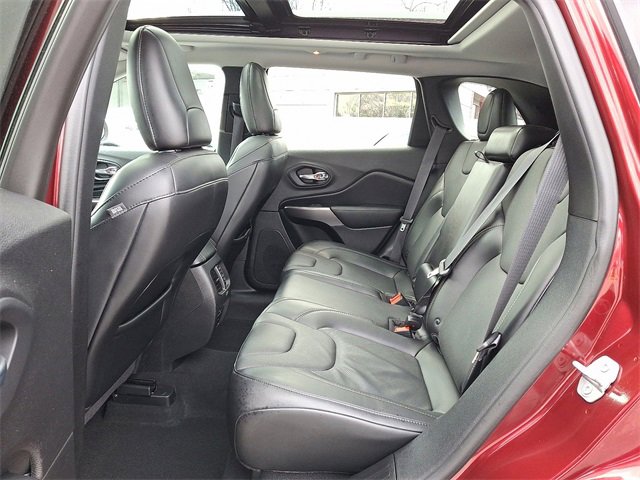 Used 2019 Jeep Cherokee Limited image 10