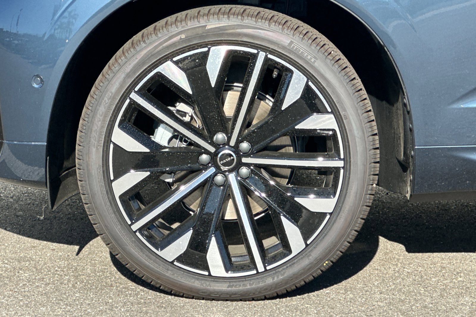 New 2026 Volvo XC60 B5 Ultra w/ Protection Package Premier image 33