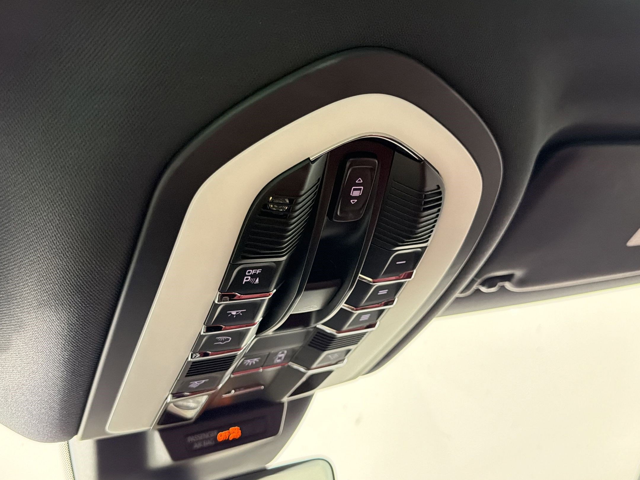 Certified 2022 Porsche Macan S image 27