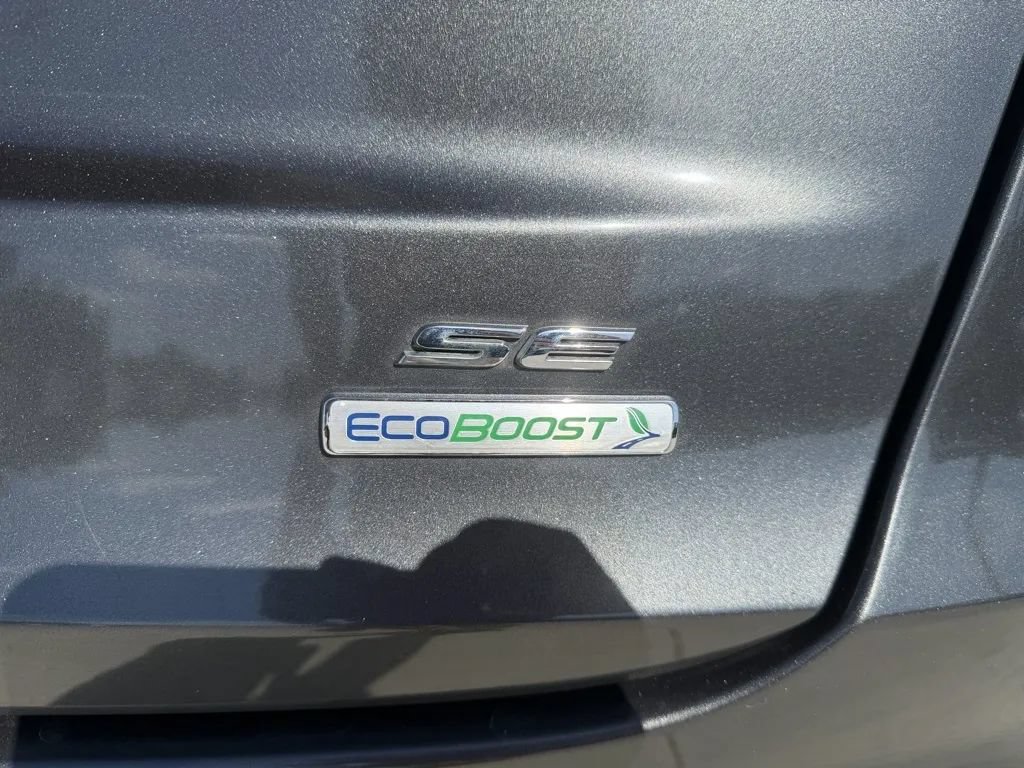 Used 2020 Ford Fusion SE FWD image 9