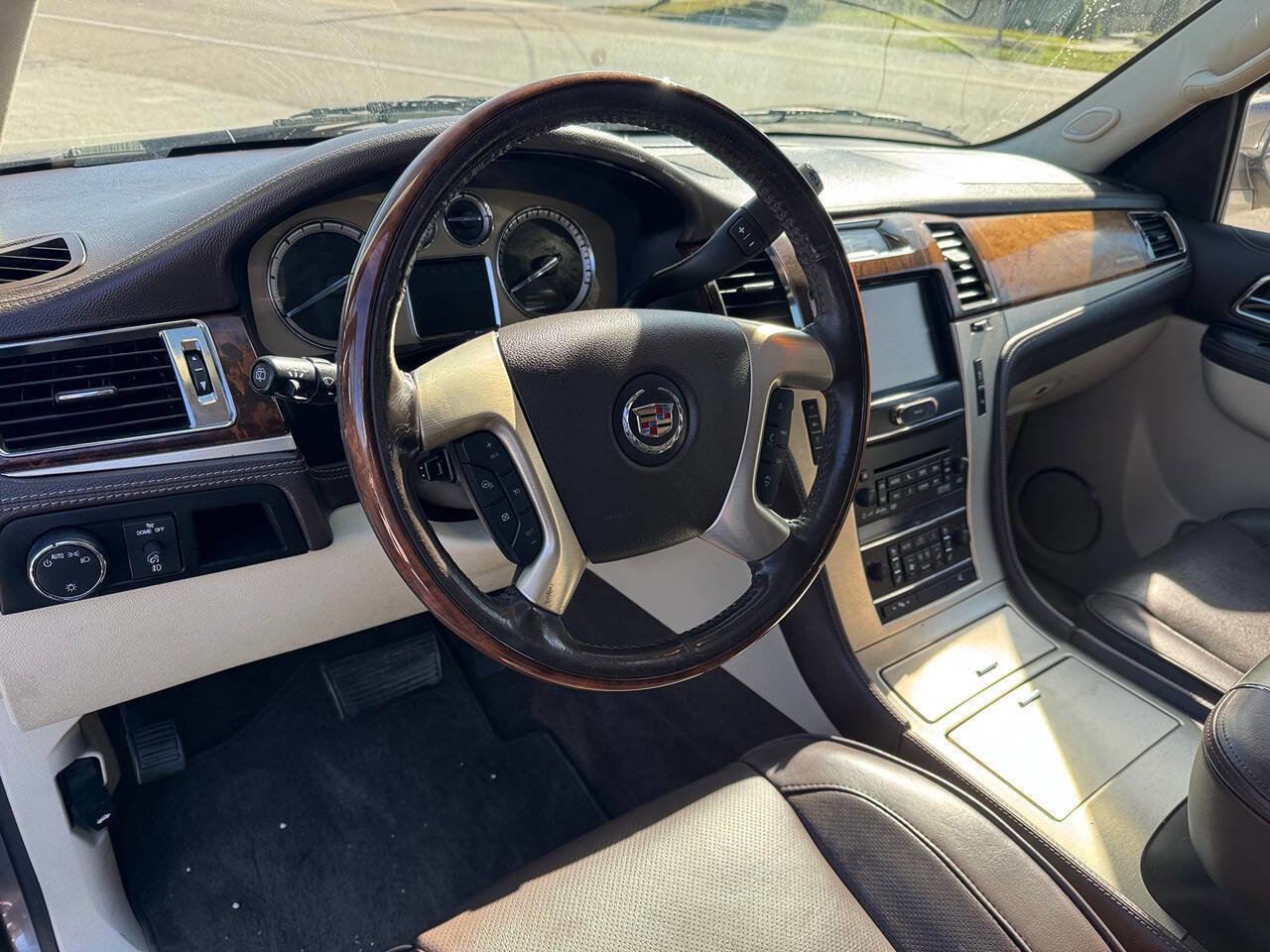 Used 2014 Cadillac Escalade ESV Platinum image 11