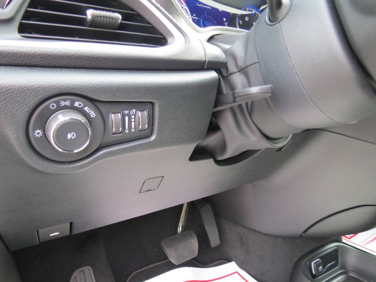 New 2026 Chrysler Pacifica Select FWD image 12