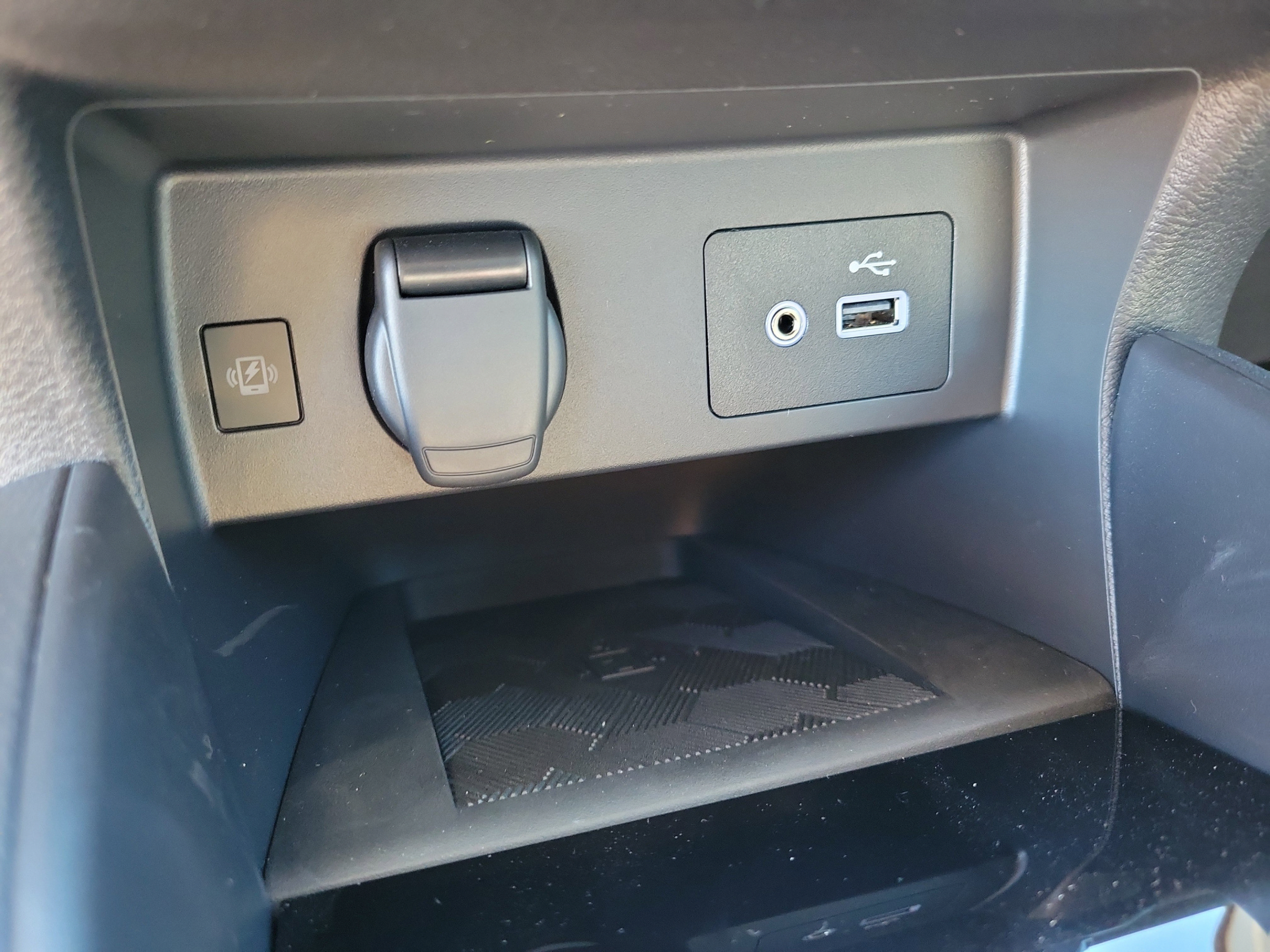 Certified 2025 Nissan Versa SV w/ Trunk Package FWD image 23
