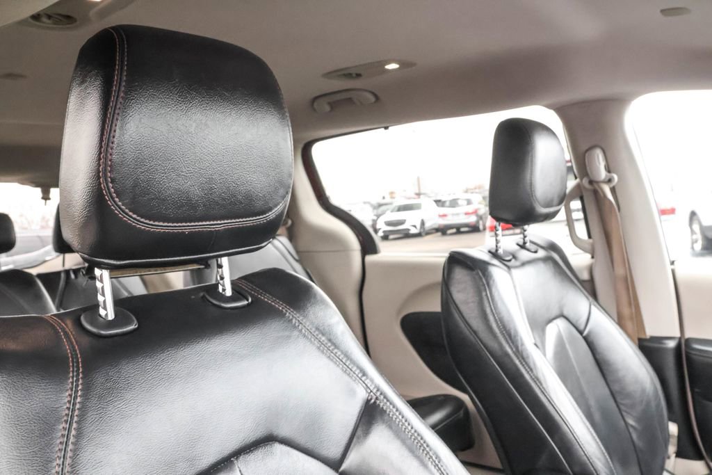 Used 2017 Chrysler Pacifica Touring-L image 34