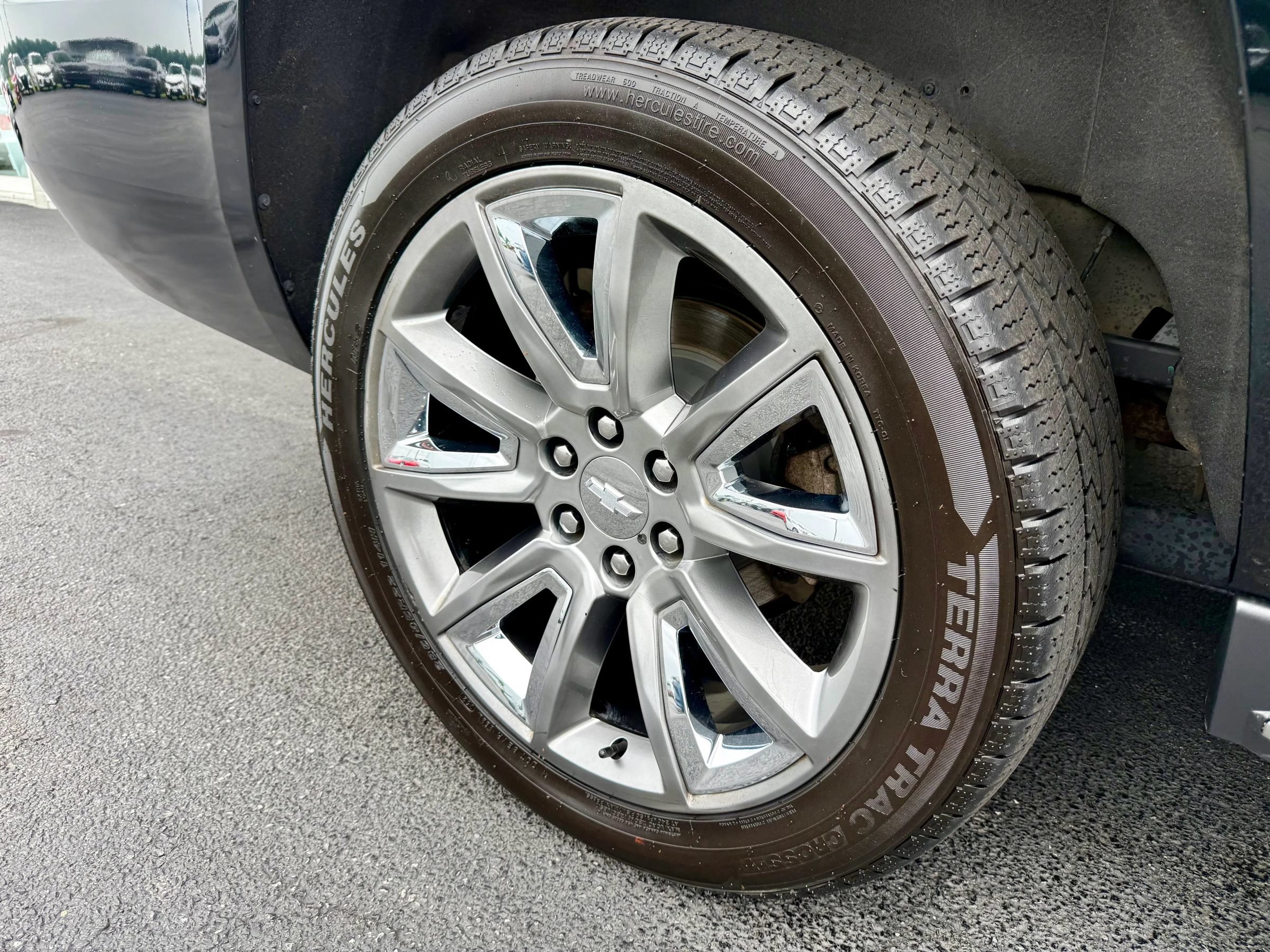 Used 2020 Chevrolet Suburban Premier AWD/4WD image 17