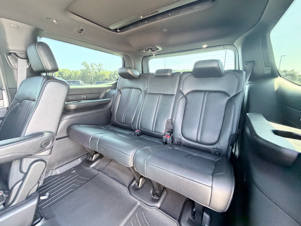 Used 2023 Jeep Wagoneer Series II RWD image 30