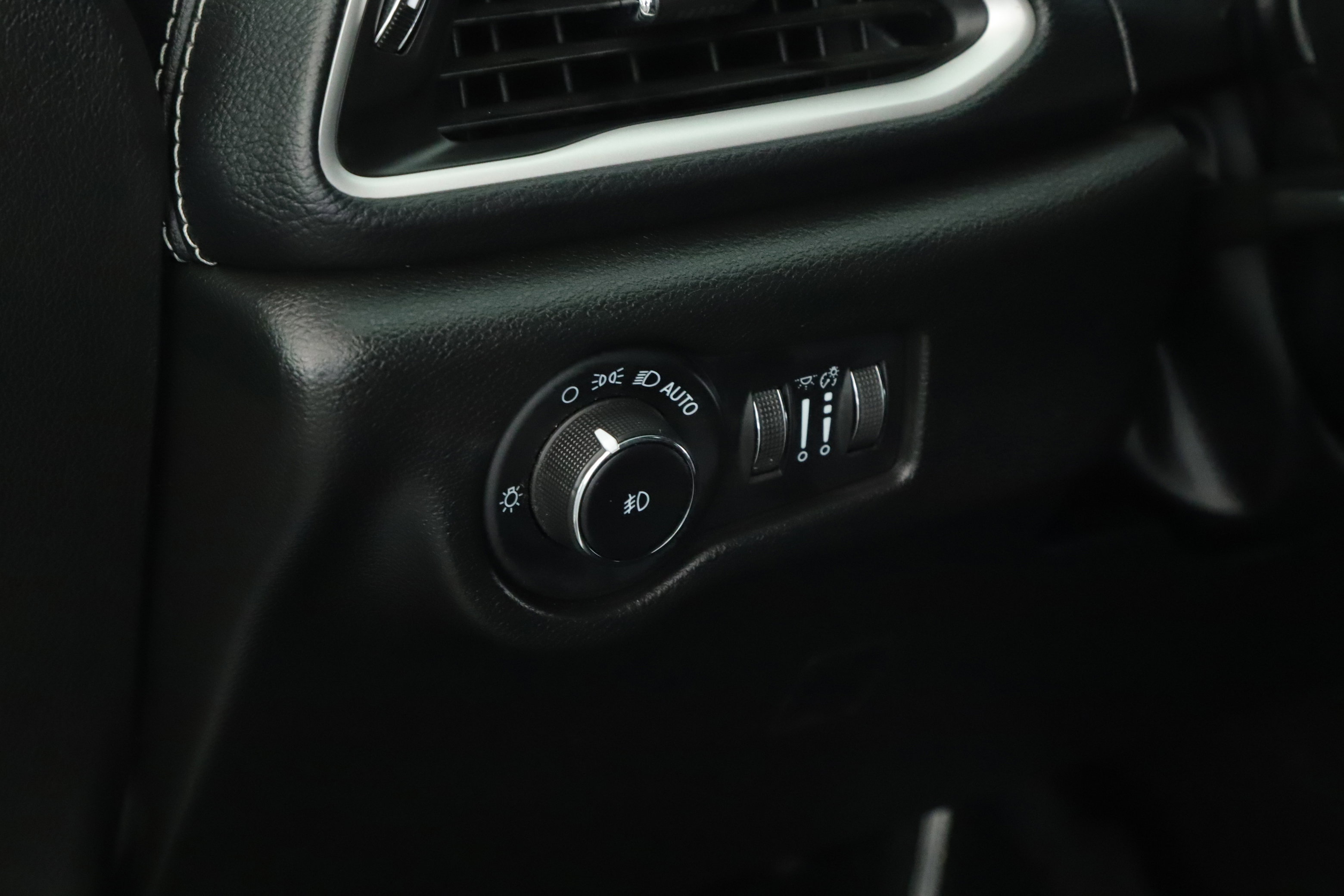 Used 2023 Chrysler Pacifica Touring-L w/ S Appearance Package image 7