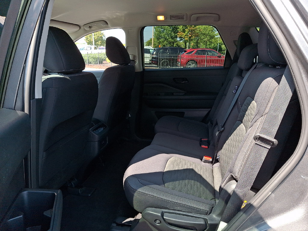 Used 2025 Nissan Pathfinder SV AWD/4WD image 10