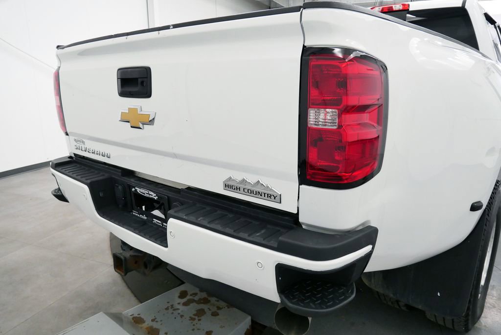 Used 2015 Chevrolet Silverado 3500 High Country w/ Duramax Plus Package image 38