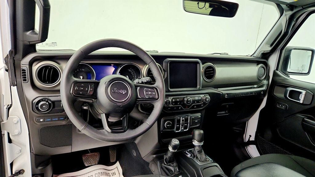 Used 2023 Jeep Wrangler Unlimited w/ Sun & Screen Package AWD/4WD image 12