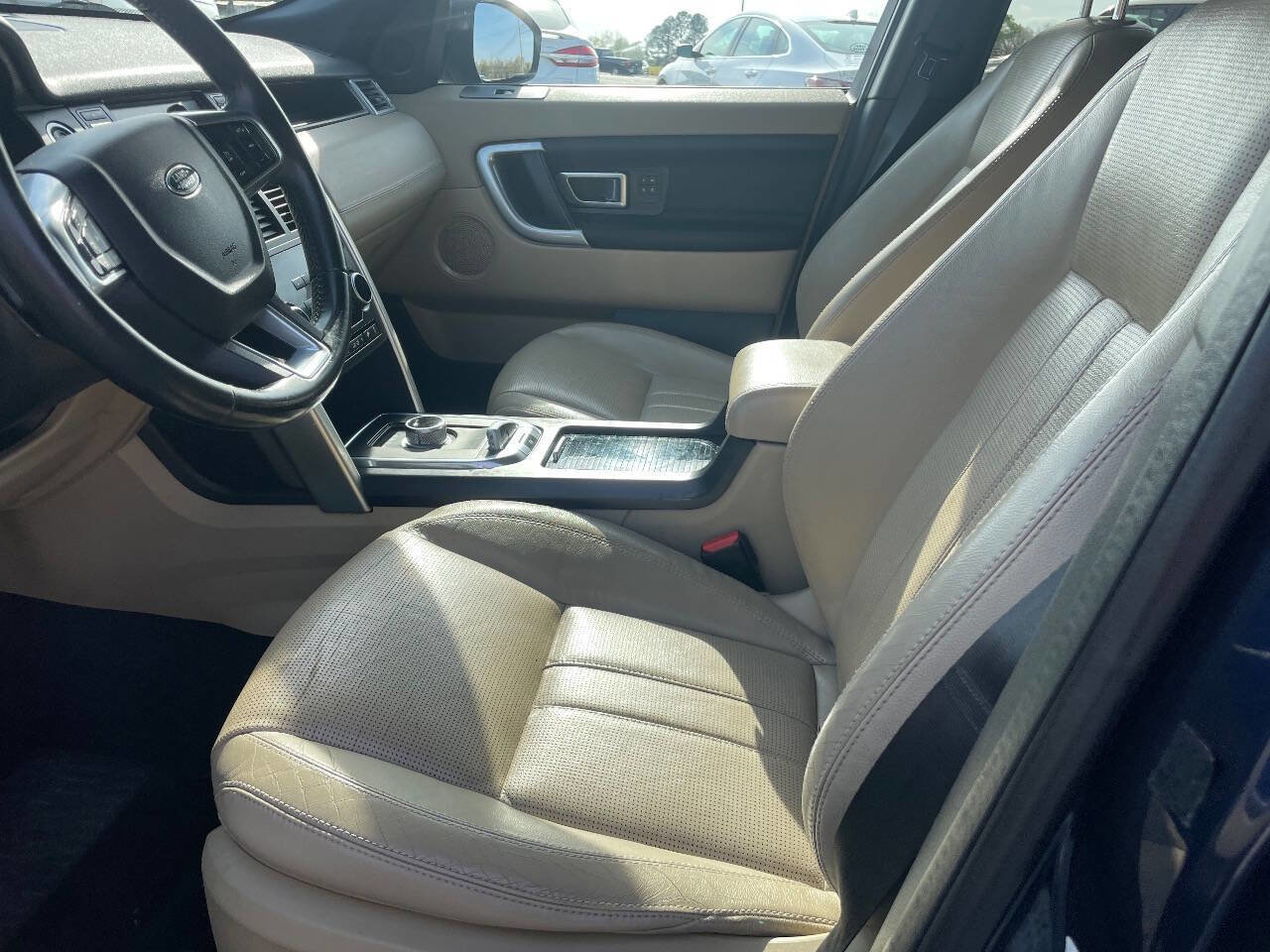 Used 2016 Land Rover Discovery Sport HSE image 11