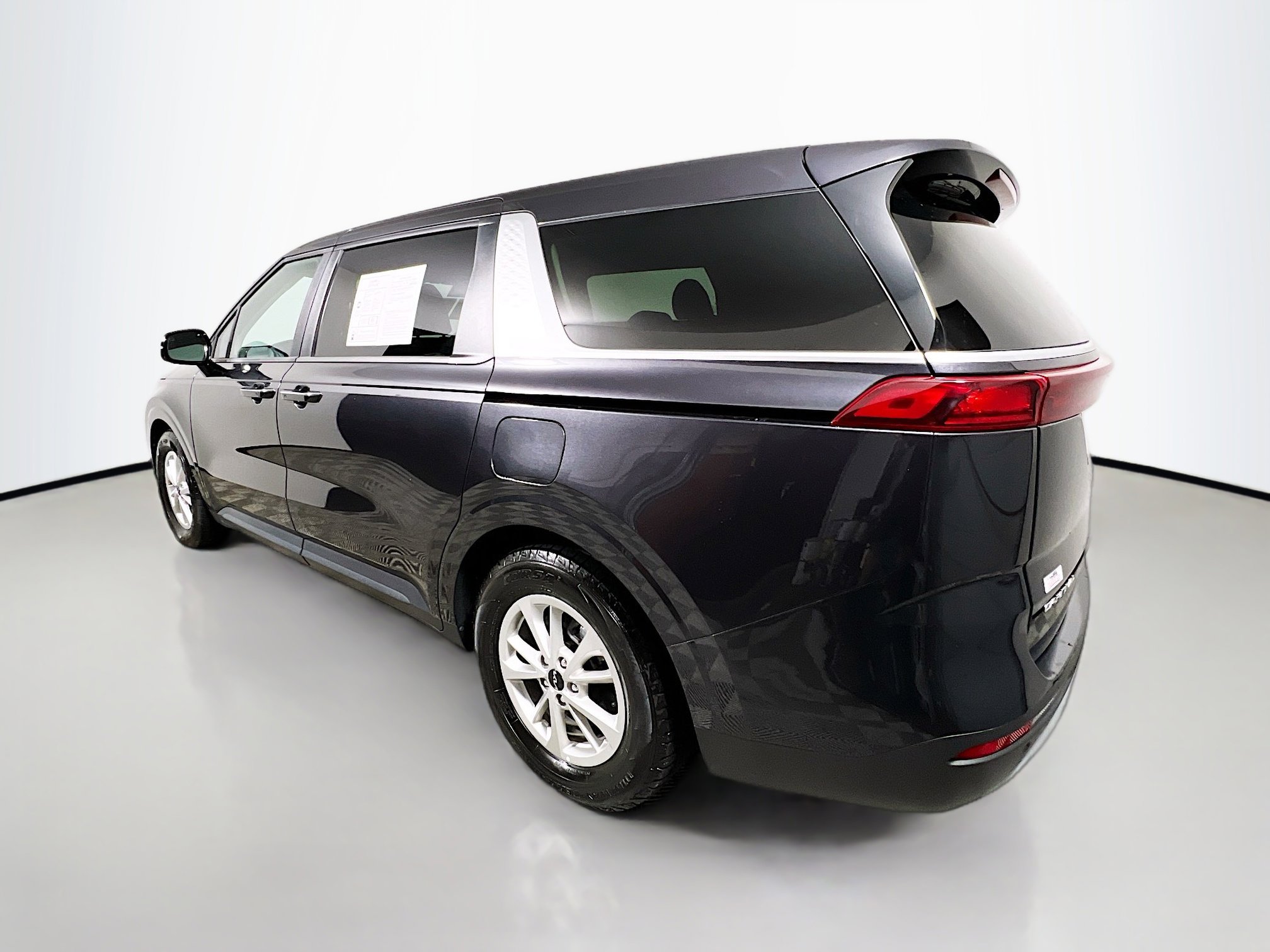 Used 2024 Kia Carnival LX image 8