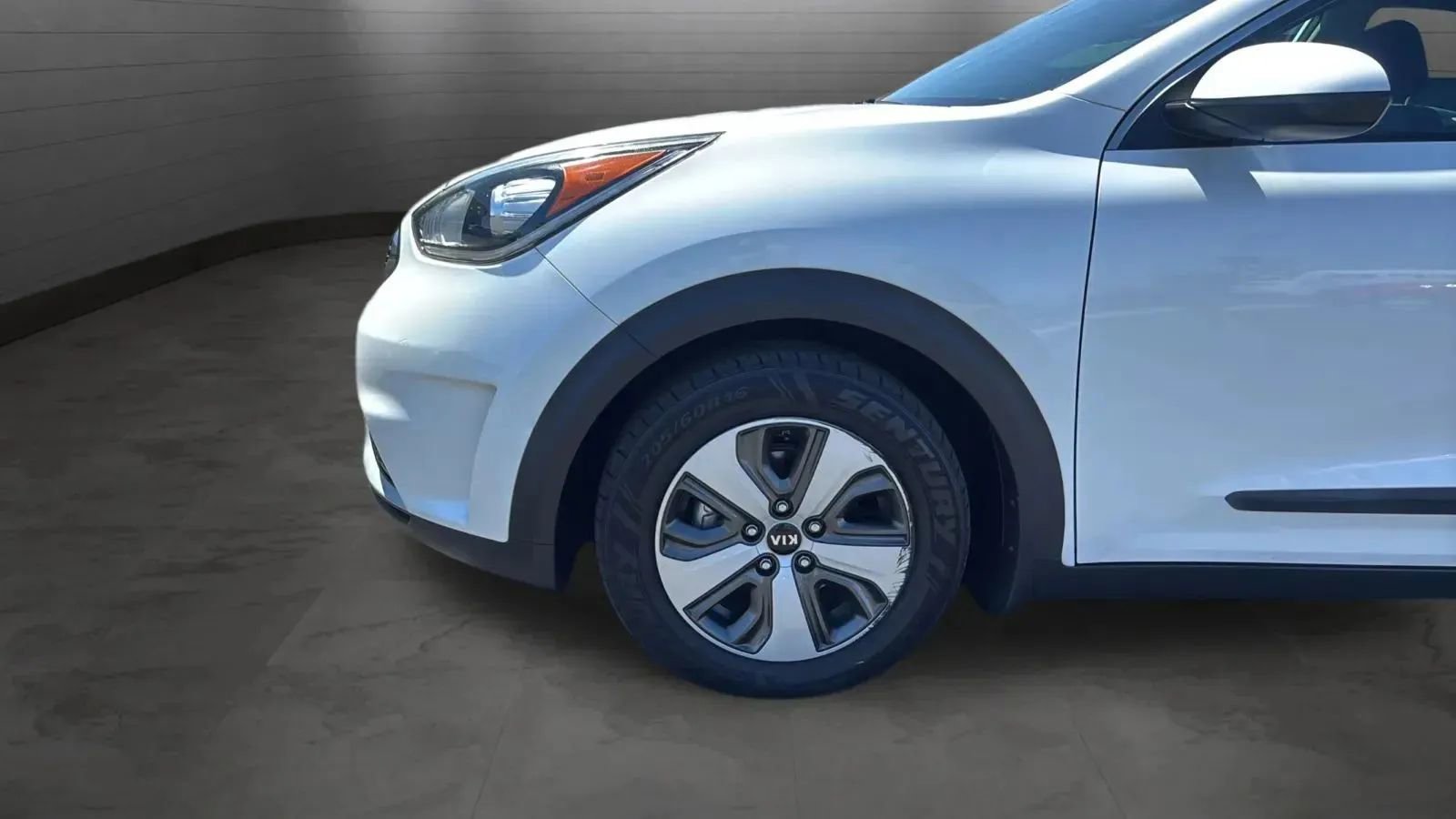 Used 2017 Kia Niro FE FWD image 23
