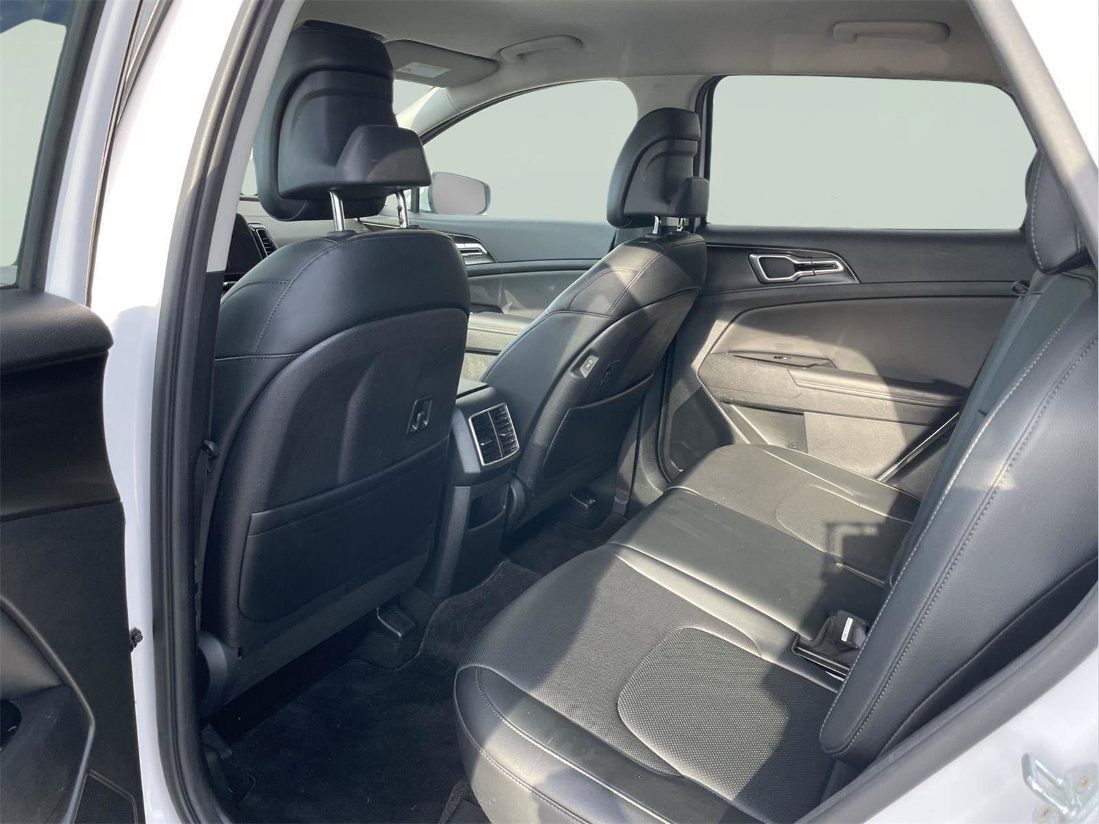 Used 2023 Kia Sportage EX AWD/4WD image 13