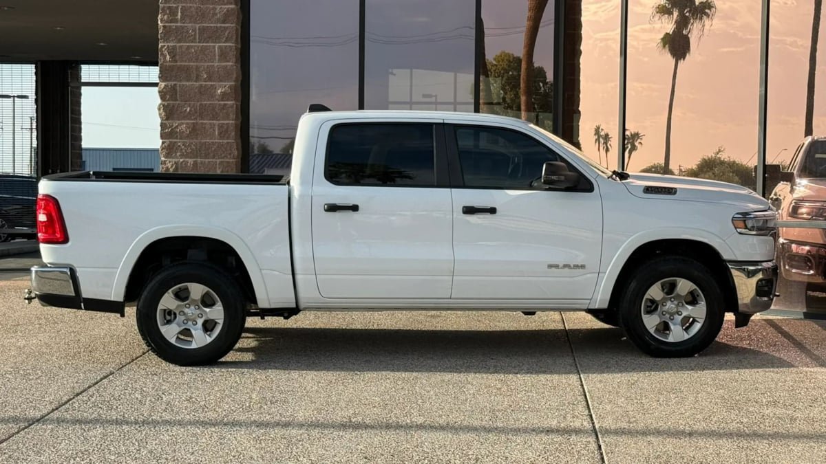 Used 2025 RAM 1500 Big Horn AWD/4WD image 14