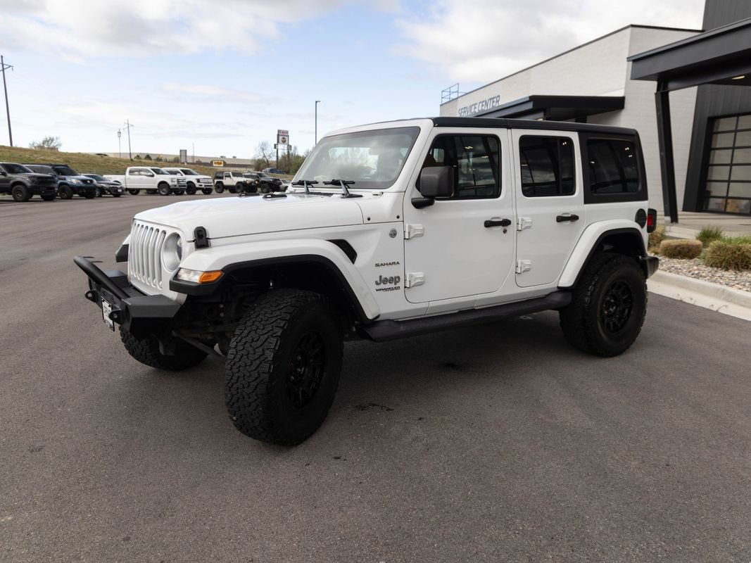Used 2019 Jeep Wrangler Unlimited Sahara AWD/4WD image 3
