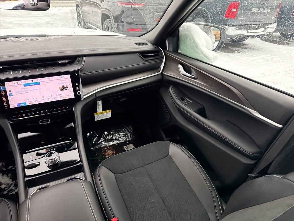 New 2026 Jeep Grand Cherokee Altitude image 13
