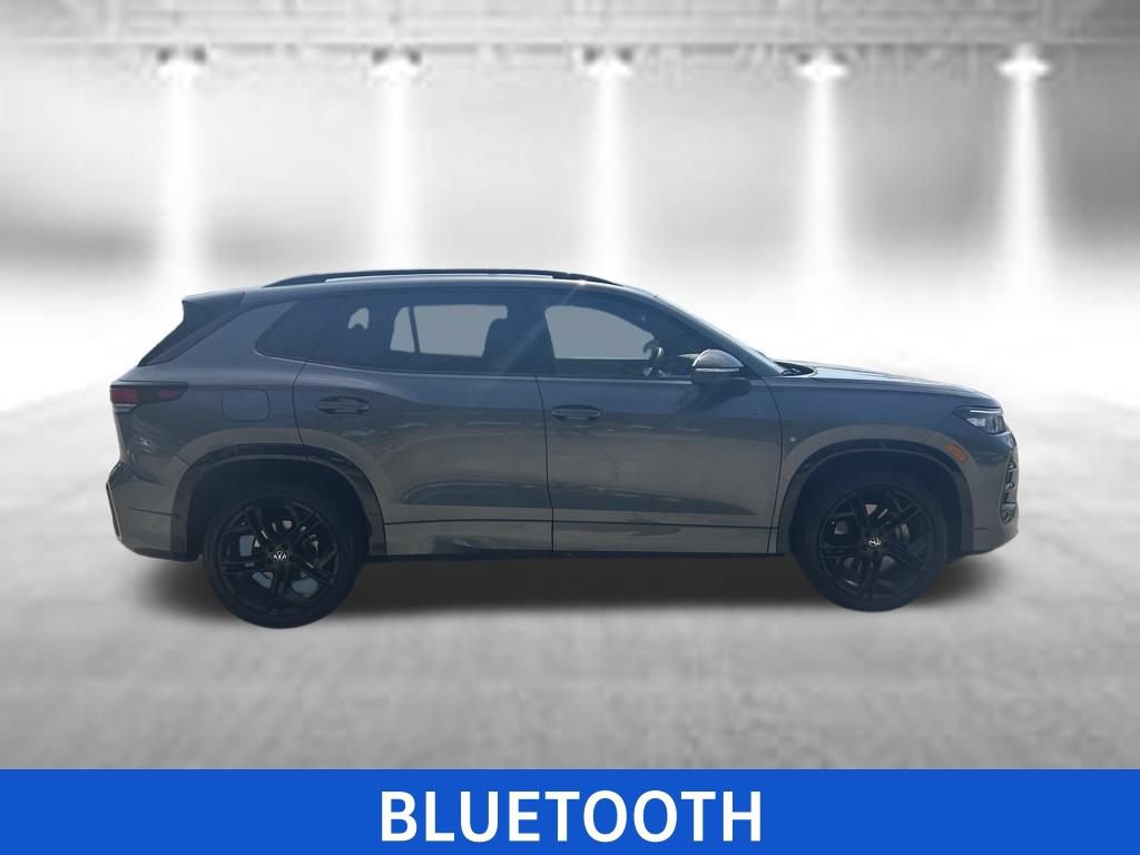 Certified 2025 Volkswagen Tiguan SE R-Line AWD/4WD image 7