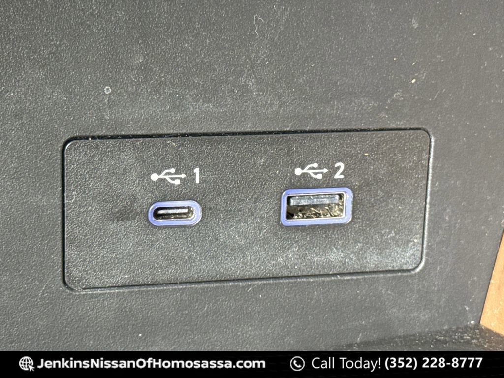 Used 2025 Nissan Pathfinder Platinum FWD image 34
