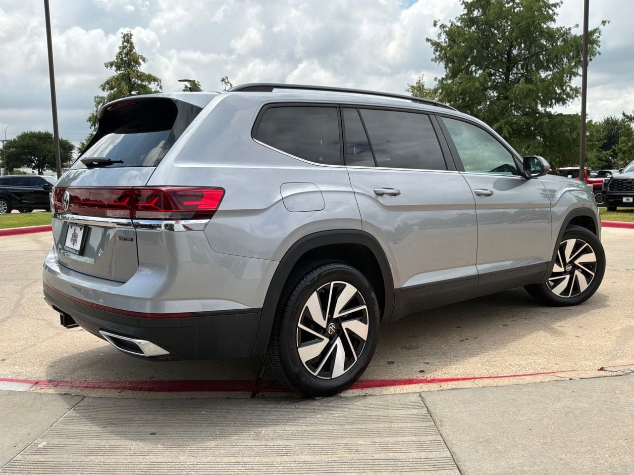 Used 2026 Volkswagen Atlas SE AWD/4WD image 6