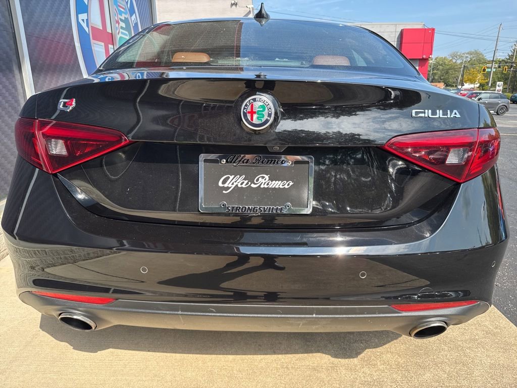Used 2018 Alfa Romeo Giulia AWD image 9