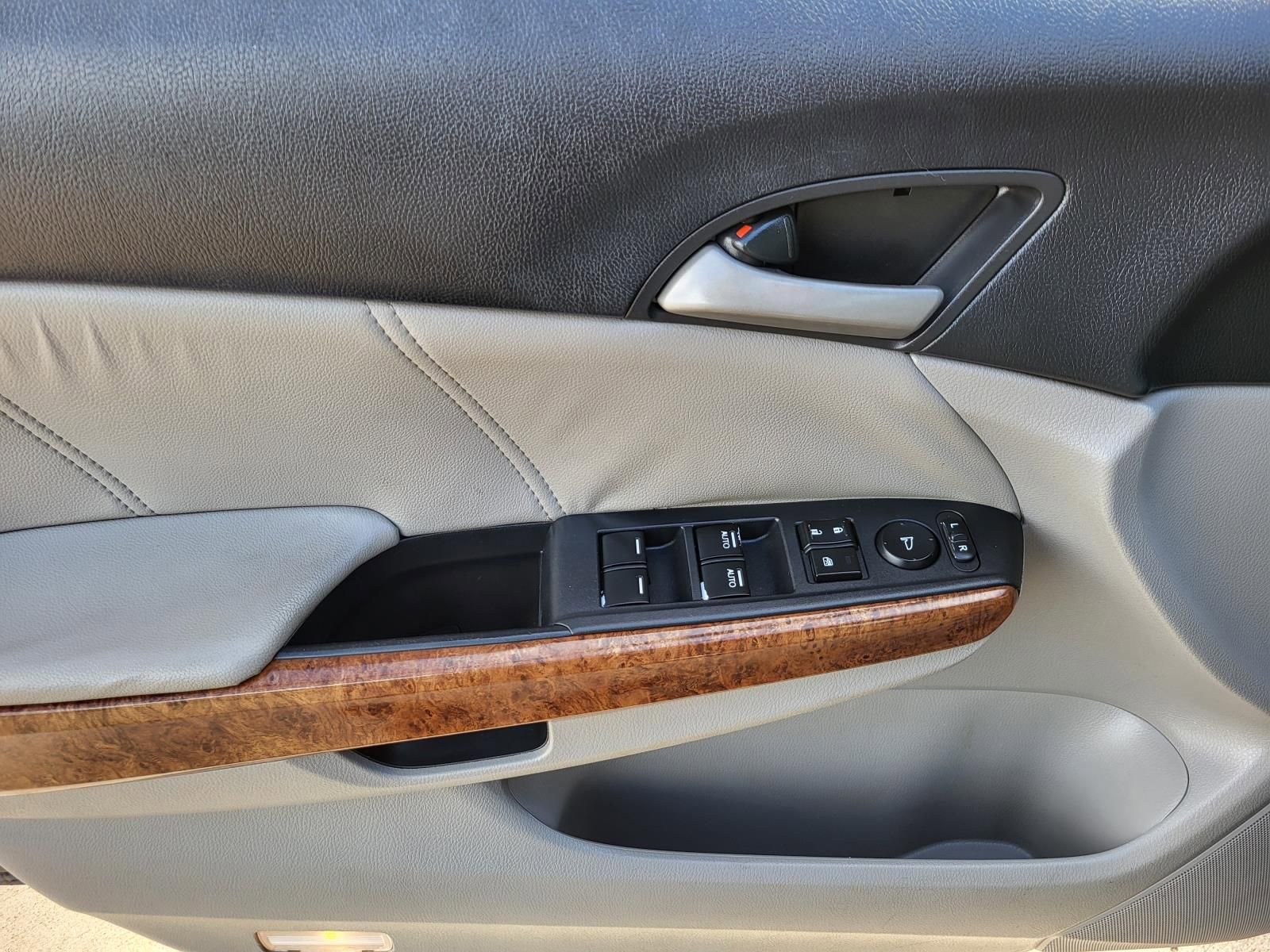 Used 2011 Honda Accord EX-L image 19