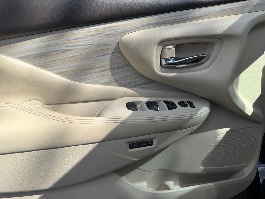 Used 2017 Nissan Murano Platinum image 16