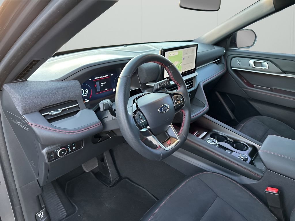 Used 2025 Ford Explorer ST image 26