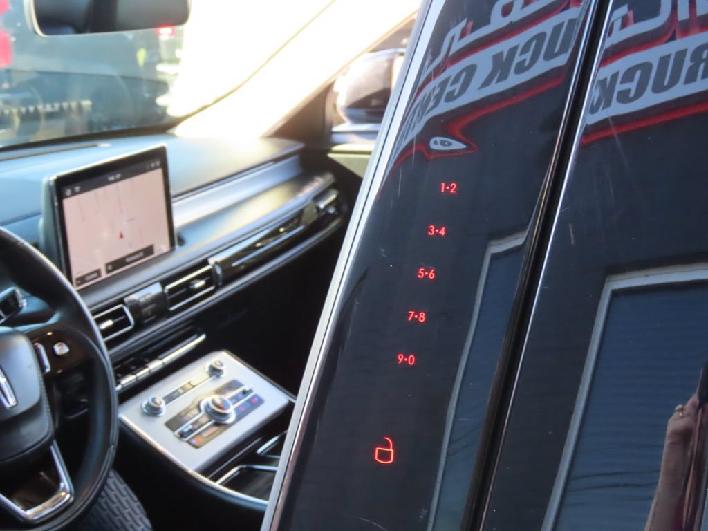Used 2023 Lincoln Aviator AWD w/ Premium Package image 24