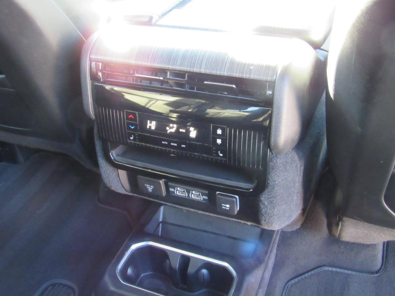 Used 2023 Ford Expedition XLT image 36