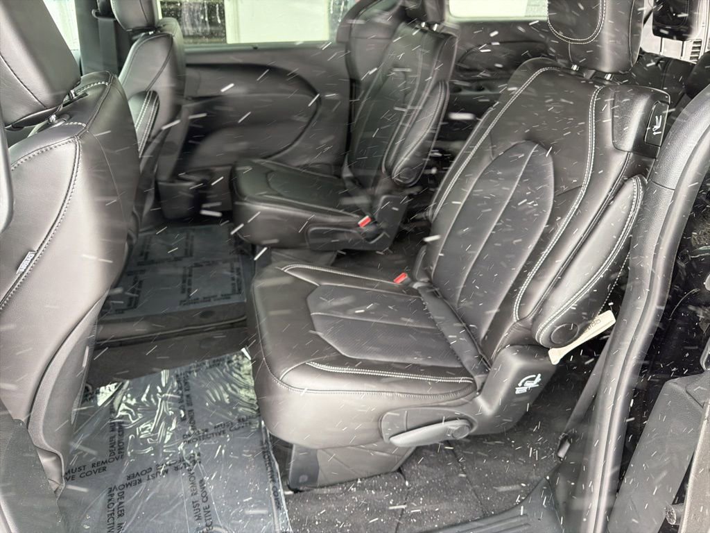 New 2026 Chrysler Pacifica Select image 10