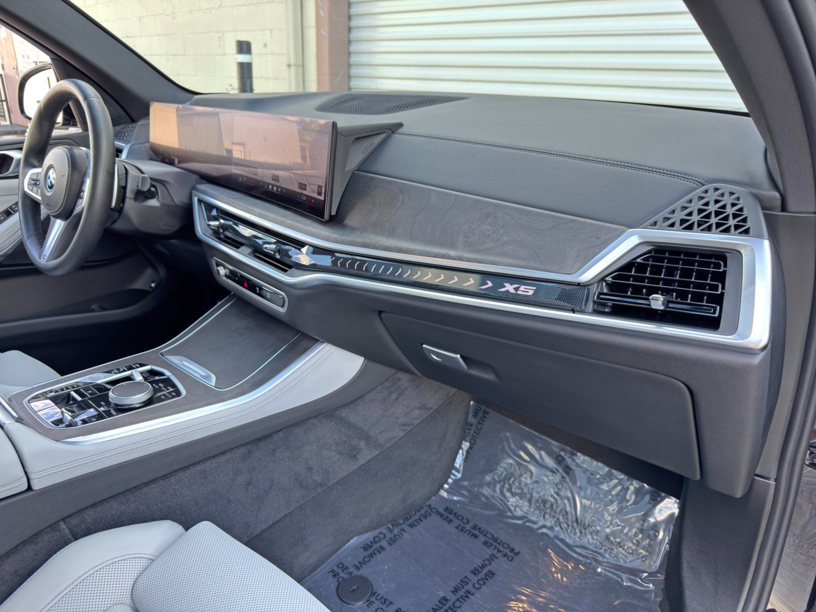 Used 2024 BMW X5 xDrive50e w/ M Sport Package AWD/4WD image 15
