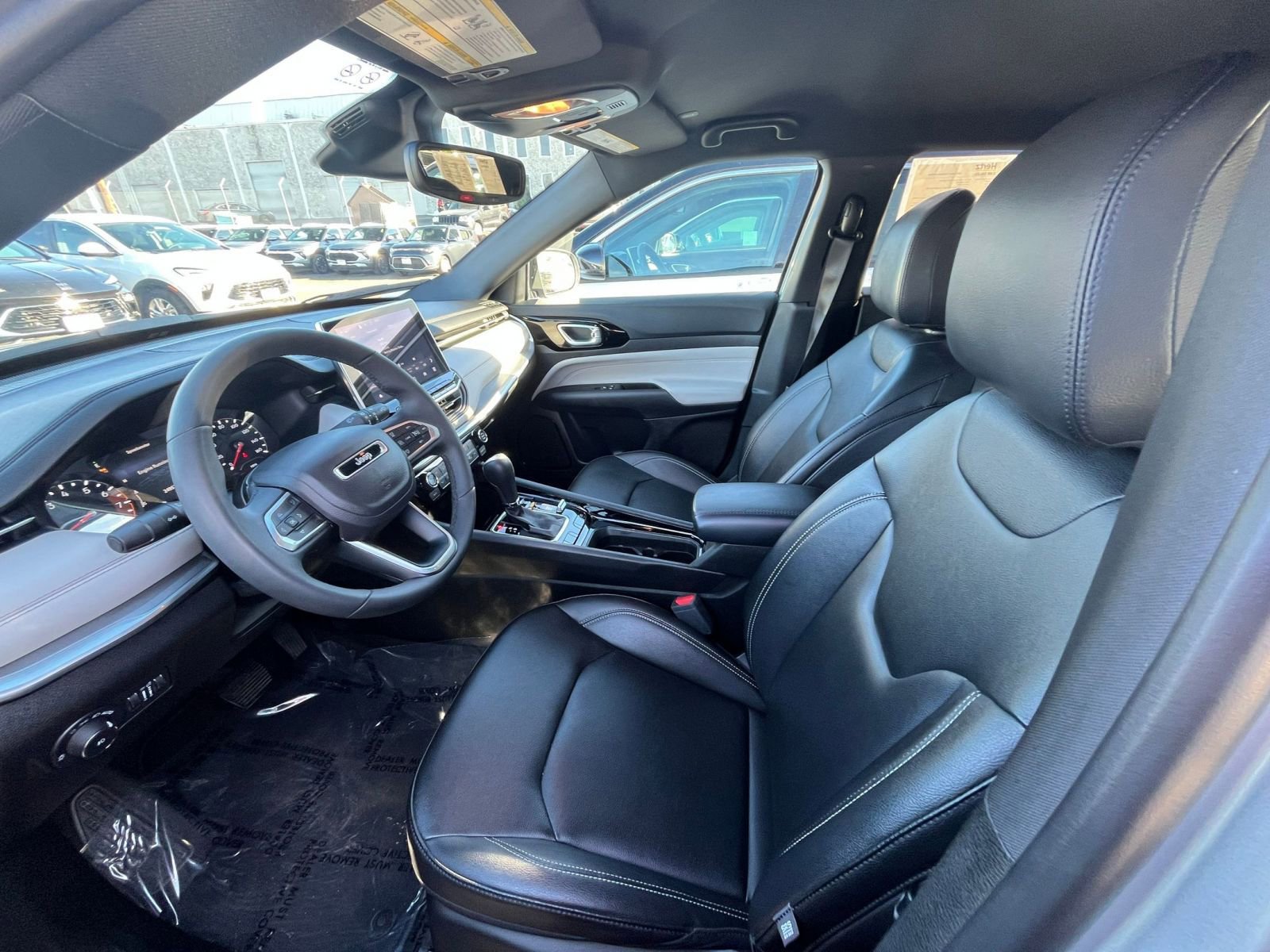 Used 2025 Jeep Compass Limited image 28