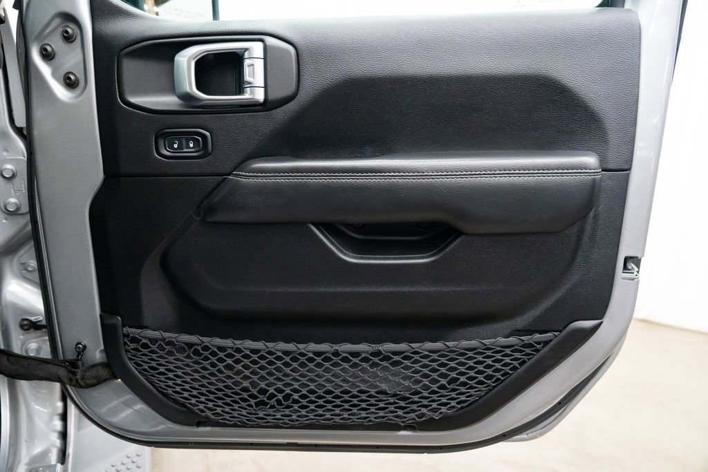 Used 2020 Jeep Wrangler Unlimited Sahara image 25