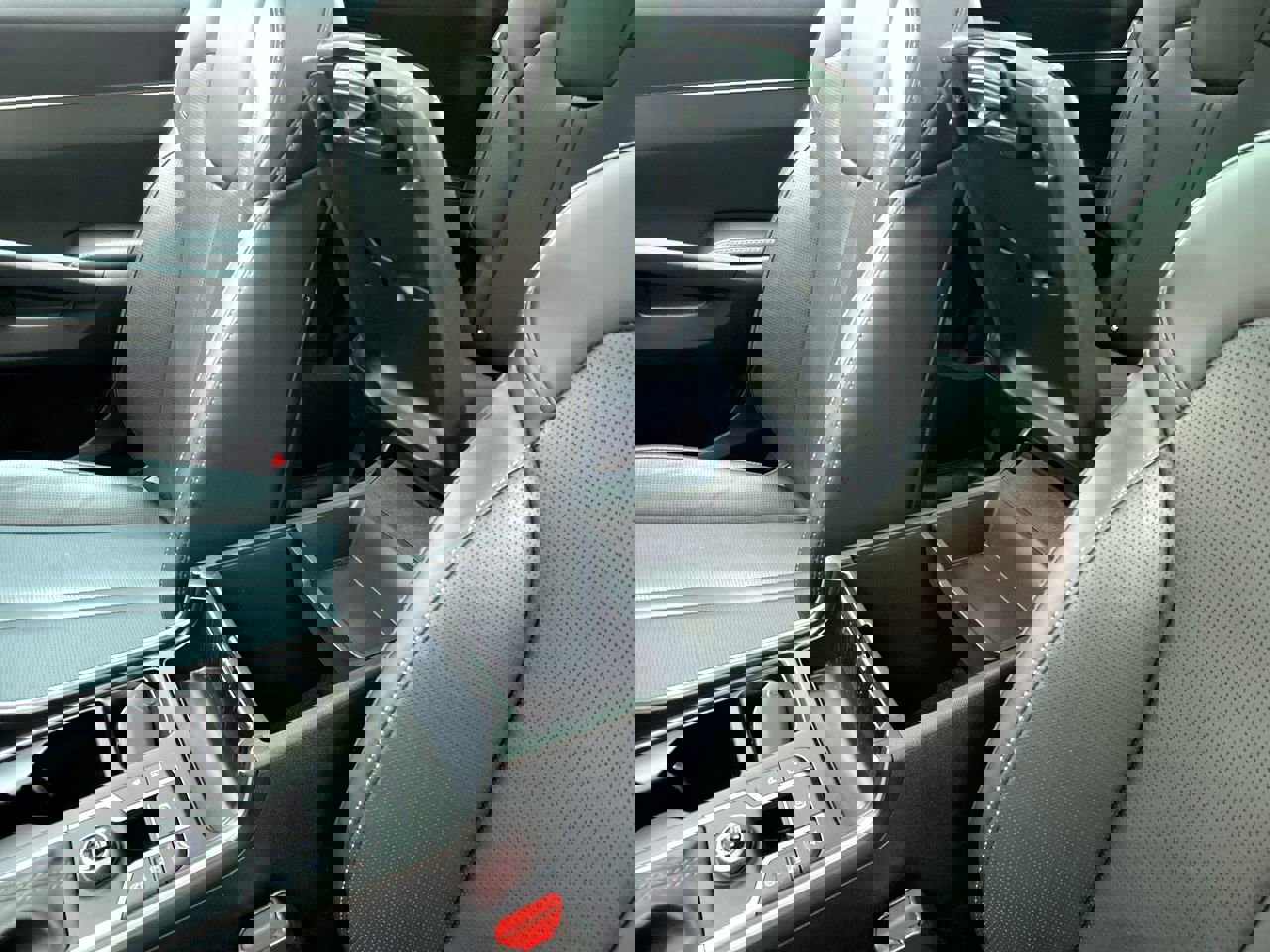 Certified 2025 Kia Sorento S w/ Panoramic Sunroof Package image 27