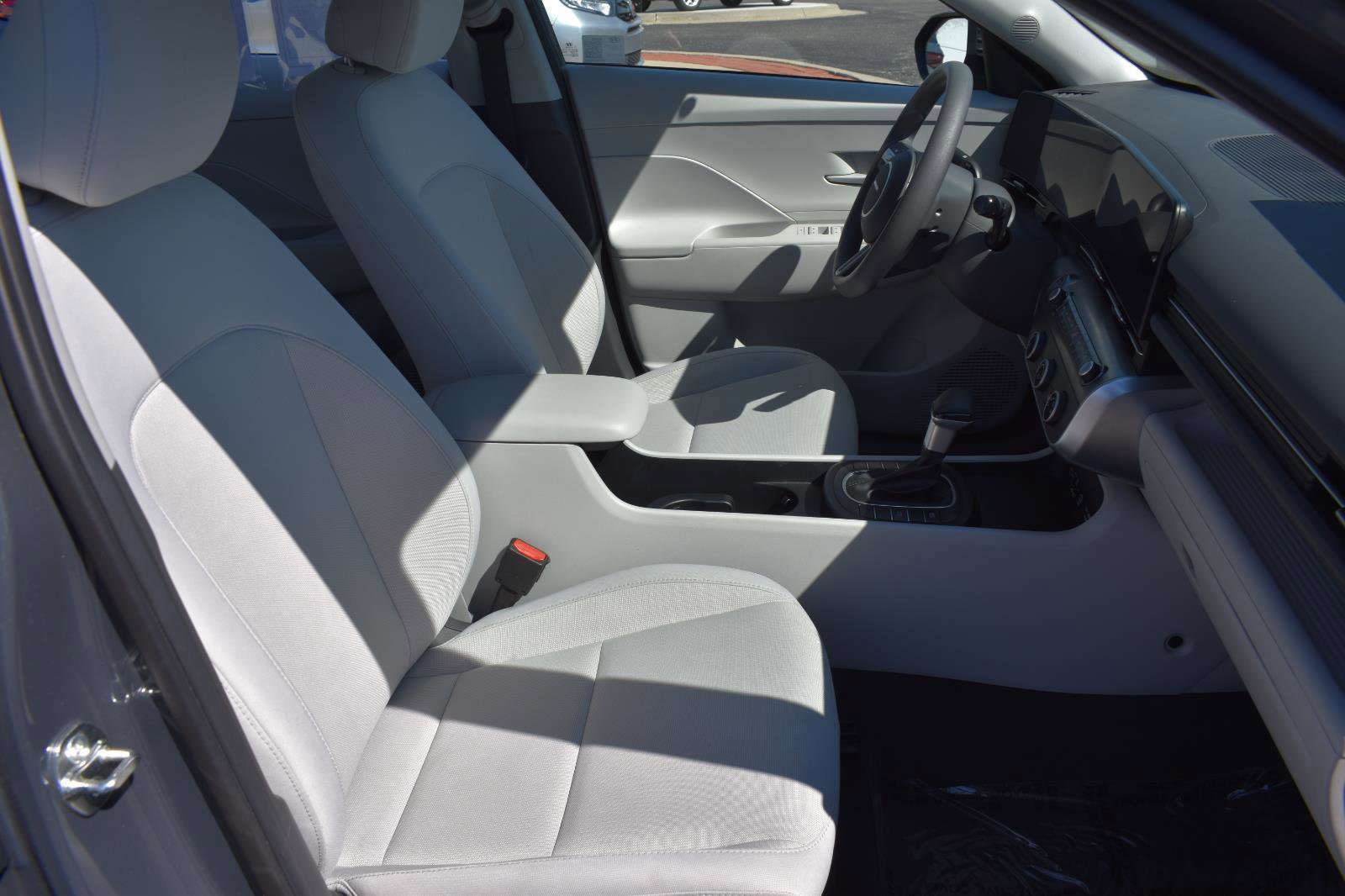 Used 2024 Hyundai Kona SE image 14