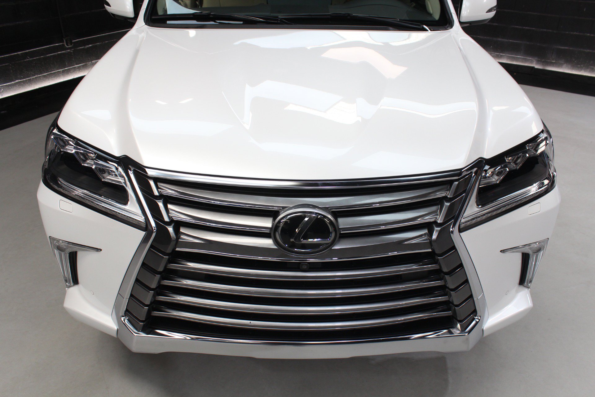 Used 2021 Lexus LX 570 4WD w/ Luxury Package image 7