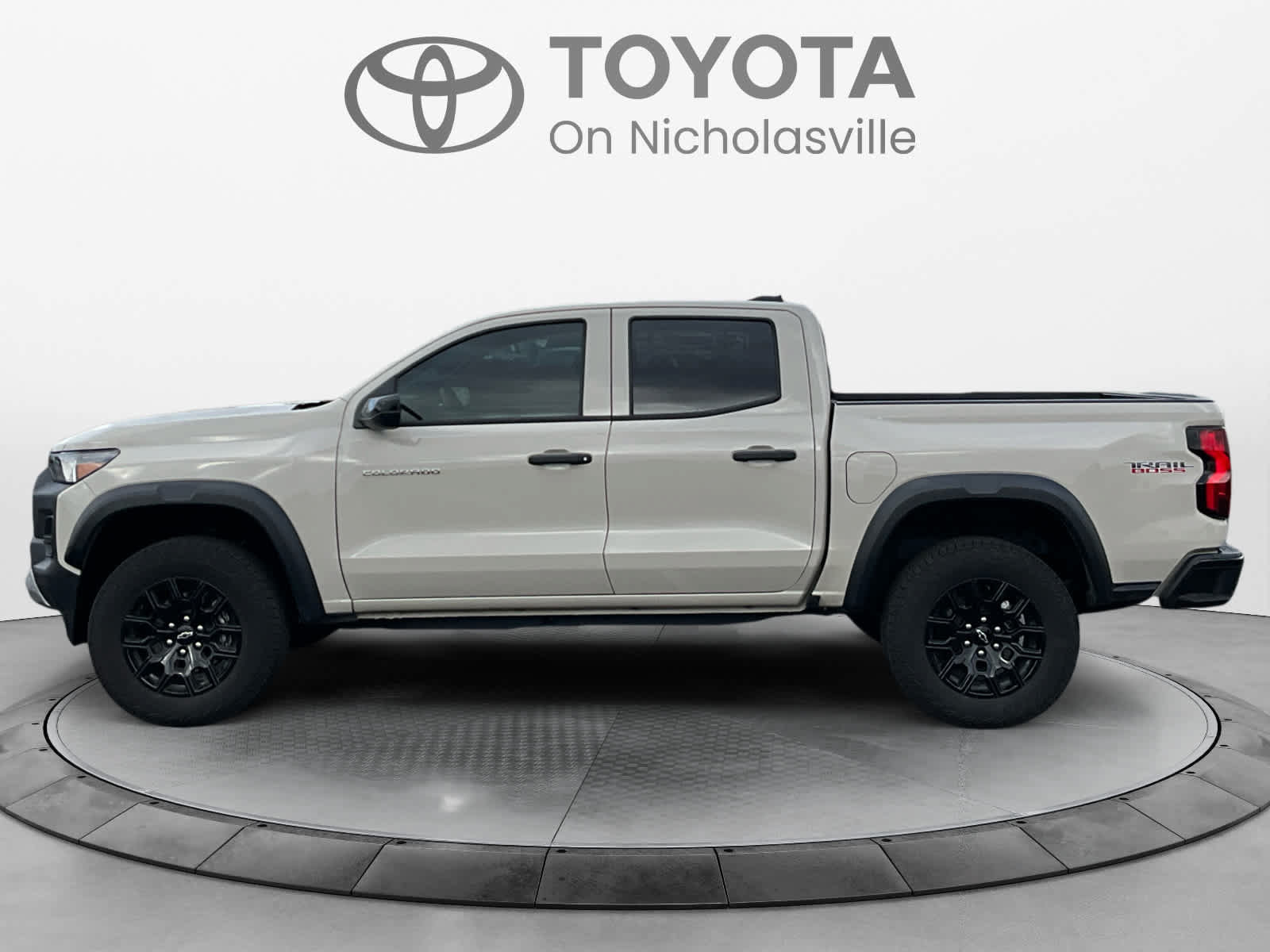 Used 2026 Chevrolet Colorado Trail Boss AWD/4WD image 2