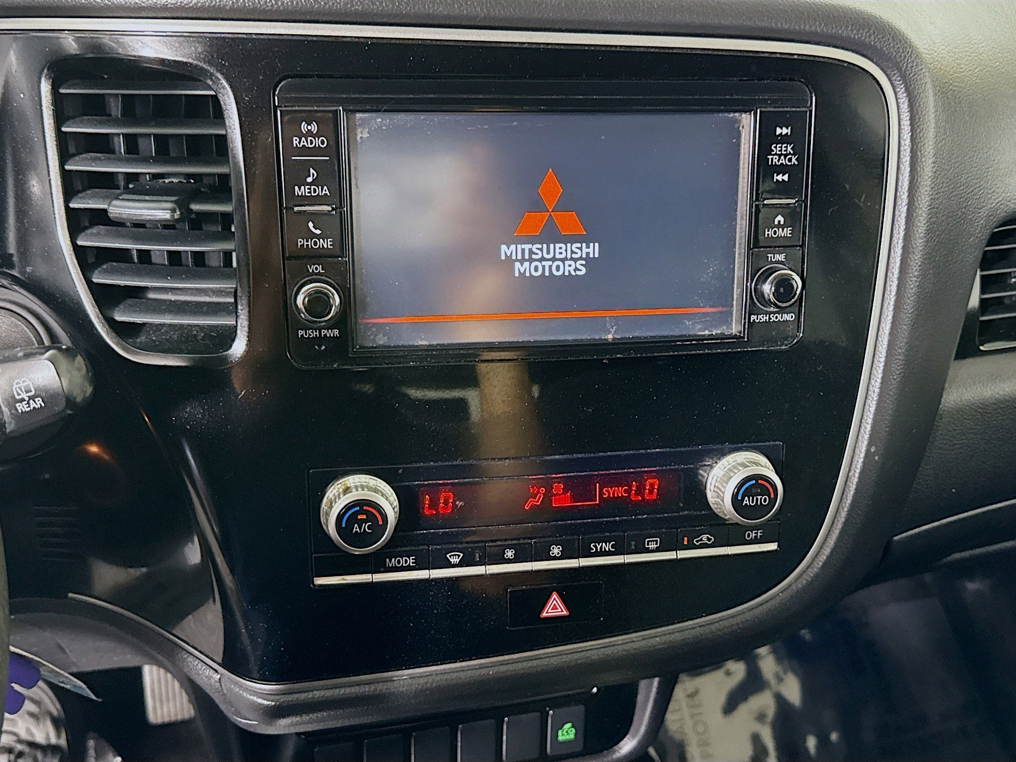 Used 2020 Mitsubishi Outlander ES image 18