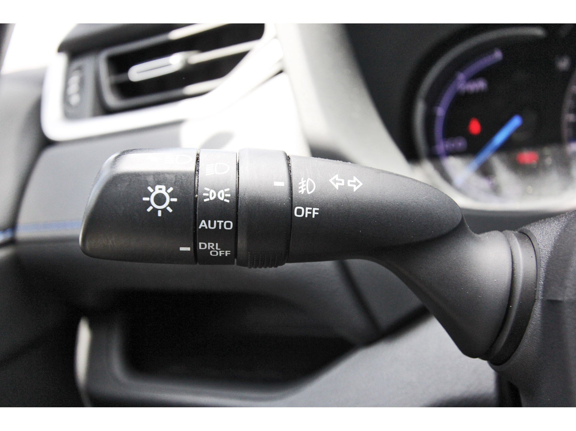 Used 2019 Toyota RAV4 XSE AWD/4WD image 17