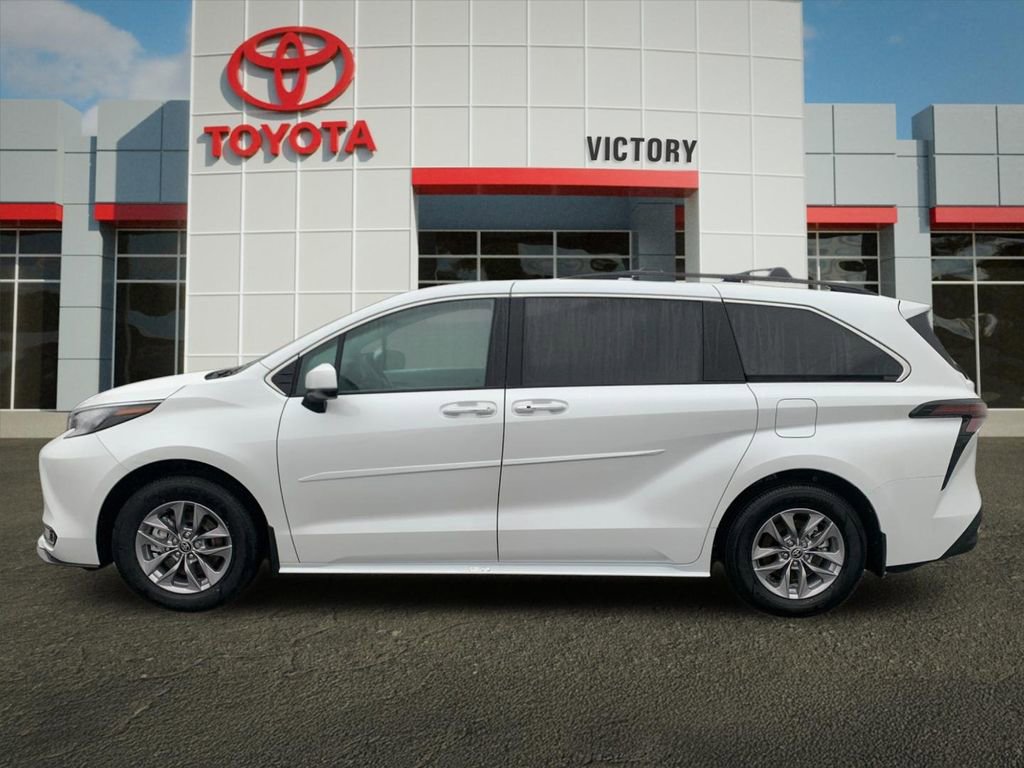 New 2026 Toyota Sienna XLE image 6