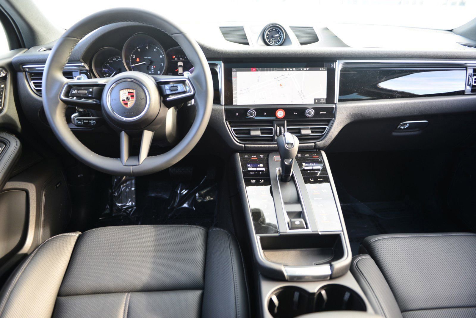 Used 2025 Porsche Macan image 27
