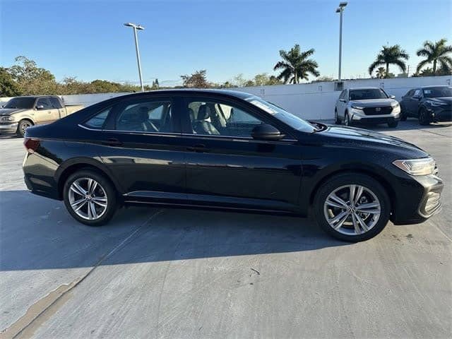 Used 2024 Volkswagen Jetta SE image 36