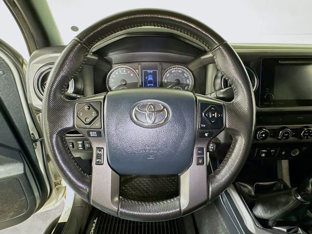 Used 2018 Toyota Tacoma TRD Sport AWD/4WD image 9