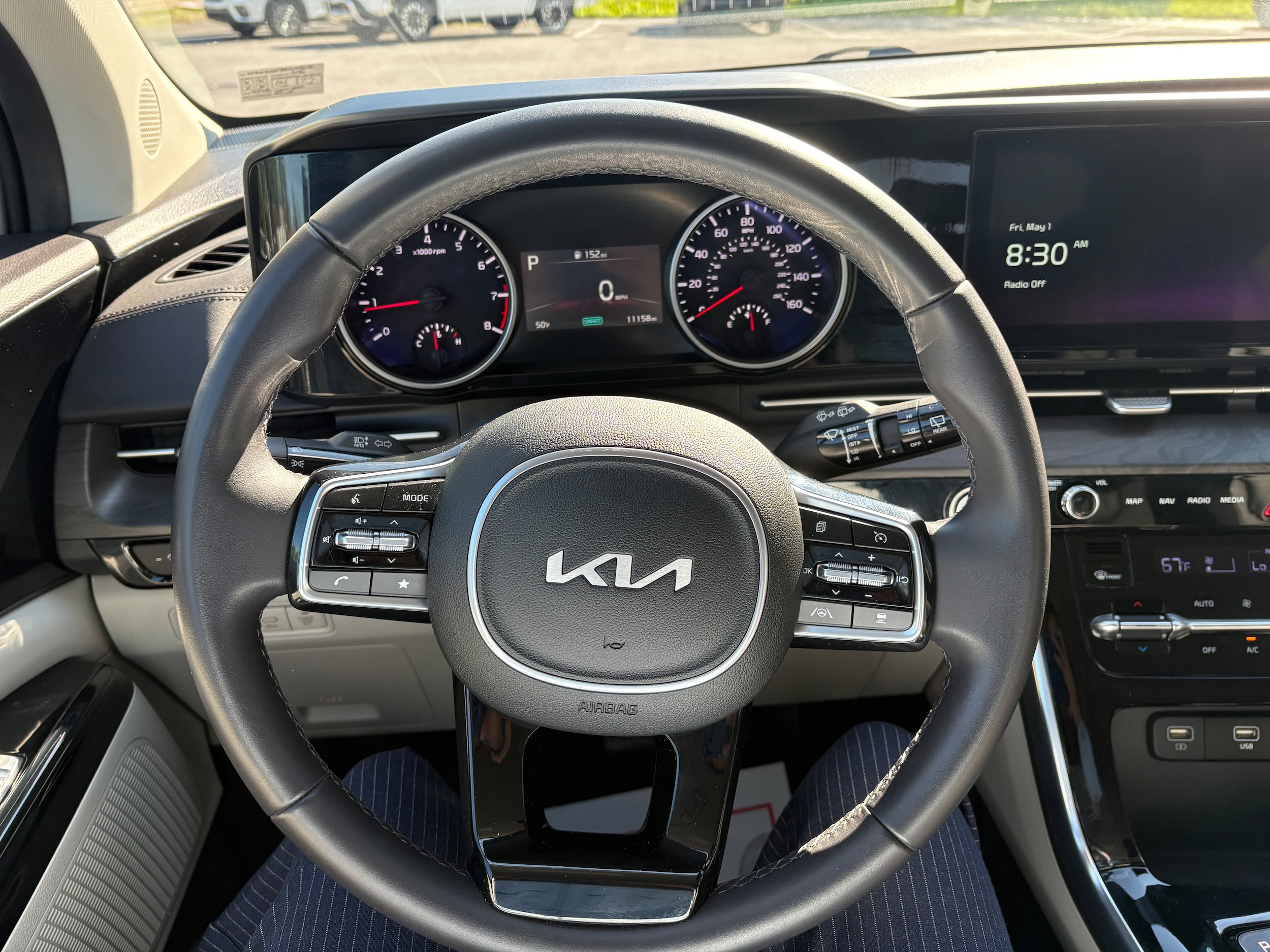 Used 2024 Kia Carnival EX FWD image 17