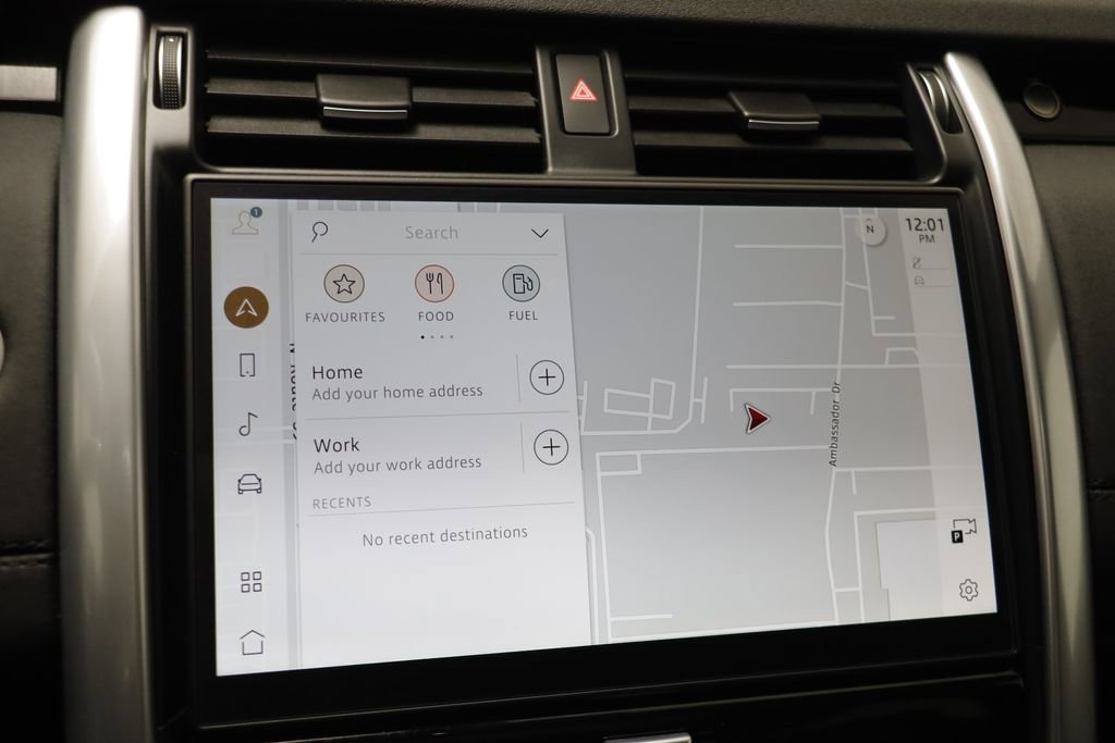 Used 2025 Land Rover Discovery S image 8