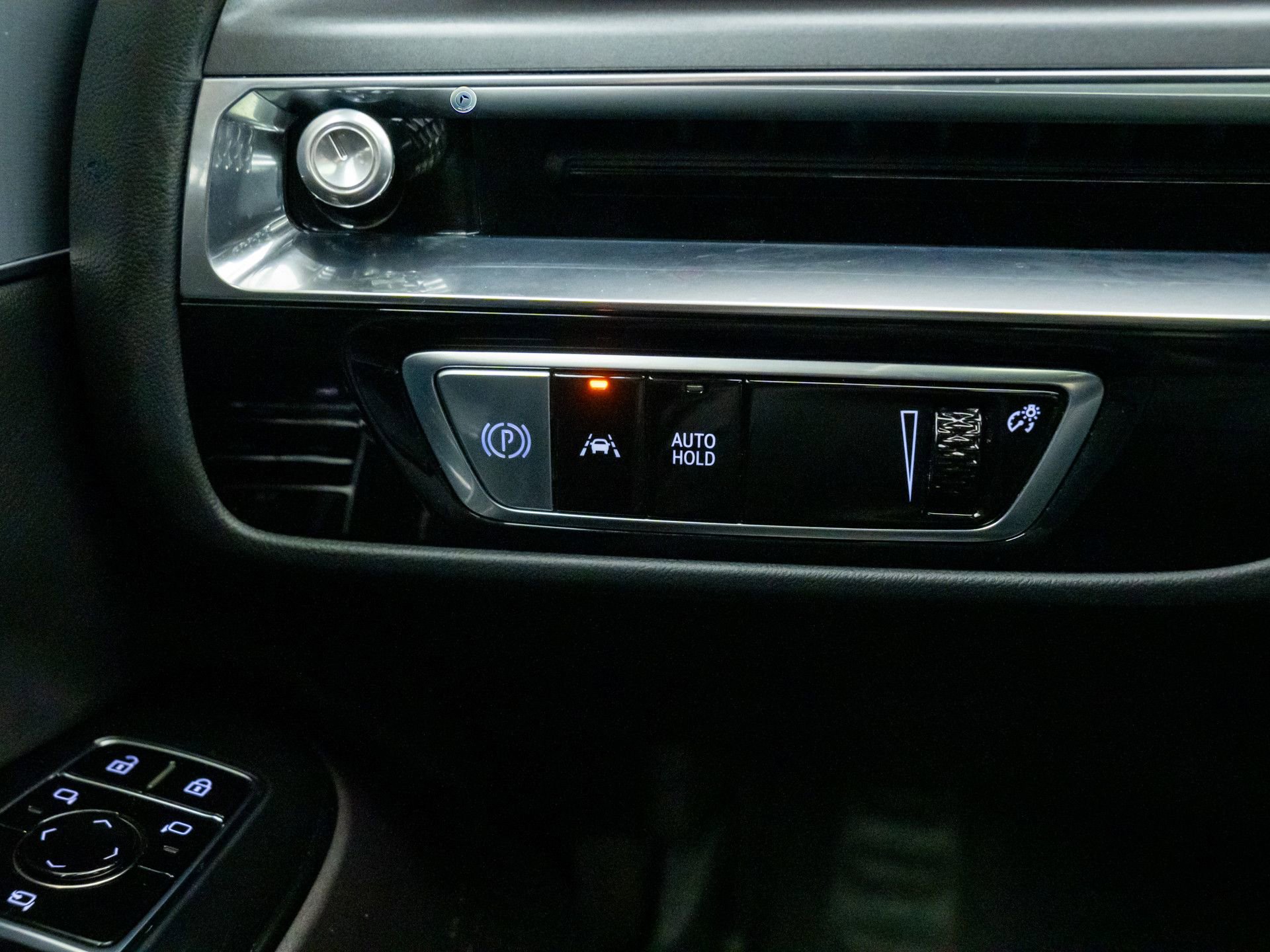 Certified 2024 Cadillac Lyriq Tech w/ Driver Assist Package image 33