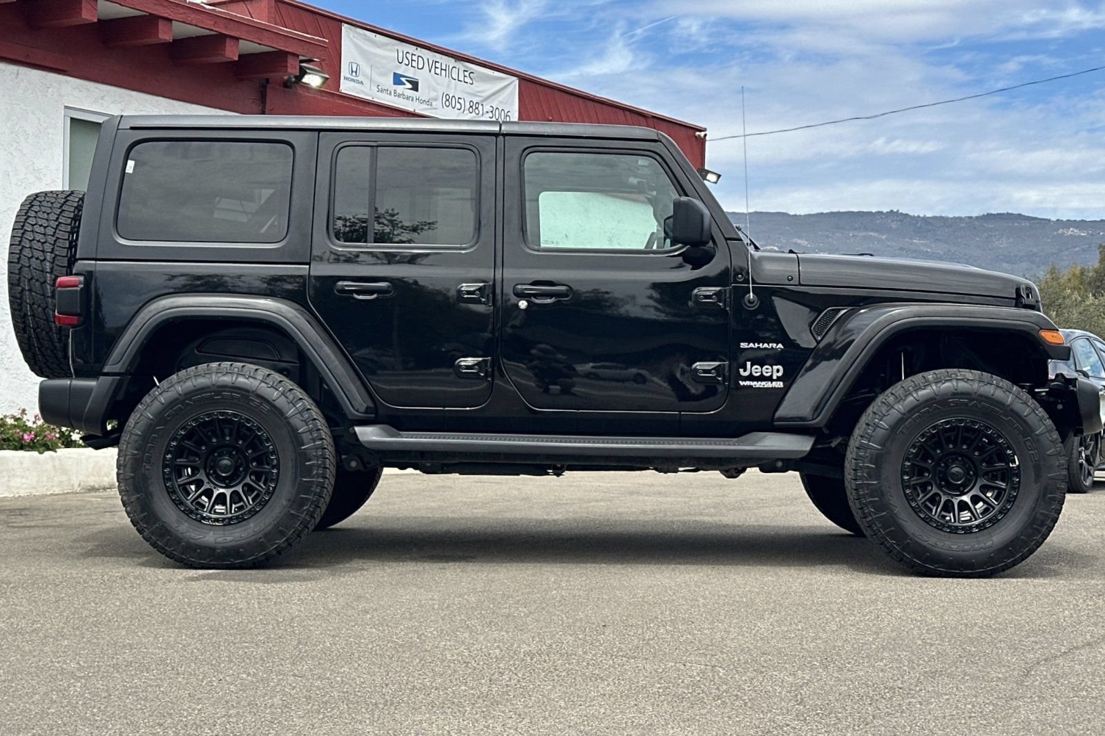 Used 2021 Jeep Wrangler Unlimited Sahara AWD/4WD image 3